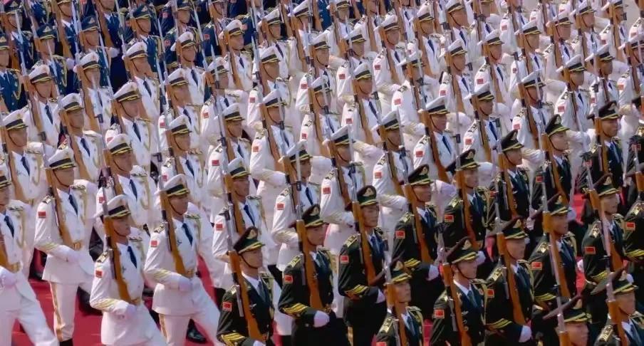 荣耀与力量，回顾2004年驻港部队阅兵，荣耀与力量，驻港部队阅兵回顾（2004年）