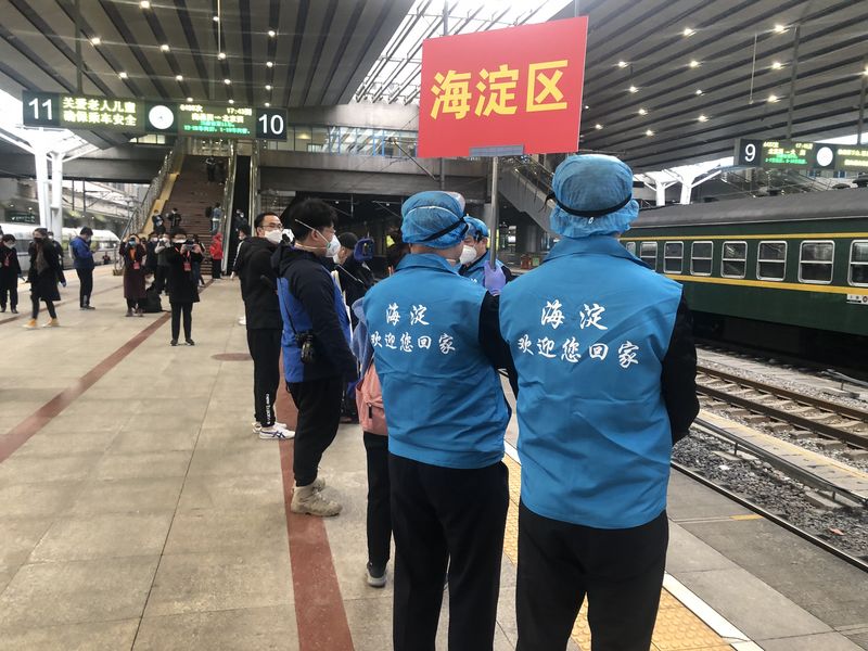 直-18人员，卓越的专业素养与无私的团队精神，直-18人员，卓越素养与无私团队精神典范