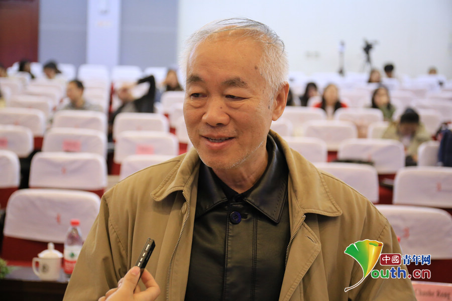 丁晓兵接受中国青年记者采访，铁血军人的忠诚与担当，丁晓兵展现铁血军人的忠诚与担当，接受中国青年记者独家采访