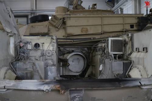 M1A2艾布拉姆斯坦克与空调的奇妙之旅，M1A2艾布拉姆斯坦克与空调的跨界之旅