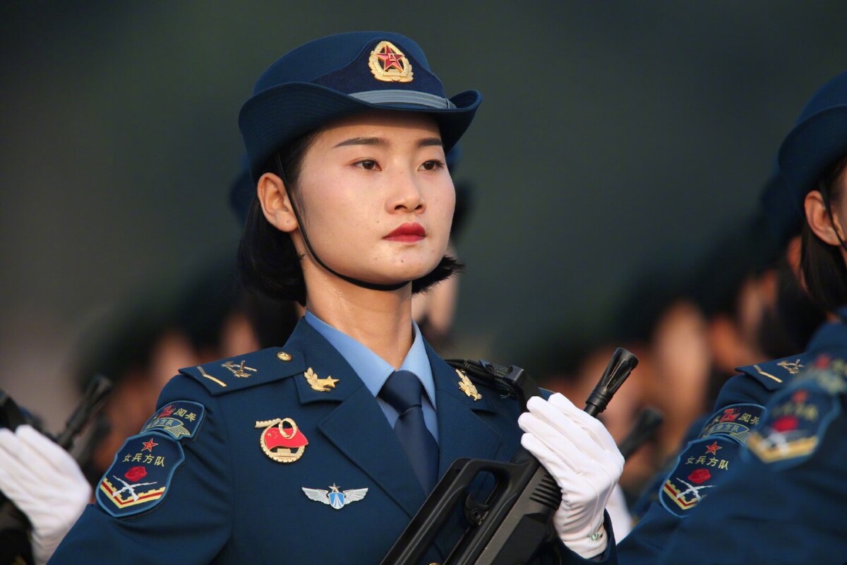 中国女兵照片，帅气高清展现新时代风采，中国女兵帅气风采，新时代风采展现的照片集