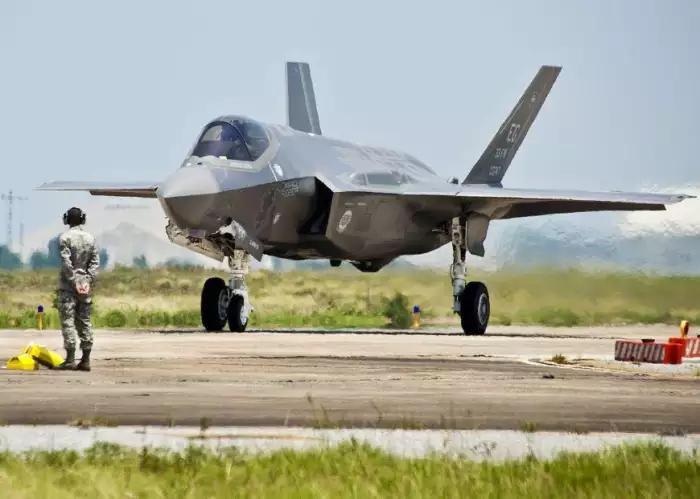 揭秘F-22猛禽战斗机的价格及其背后的故事，F-22猛禽战斗机价格揭秘与背后故事探究