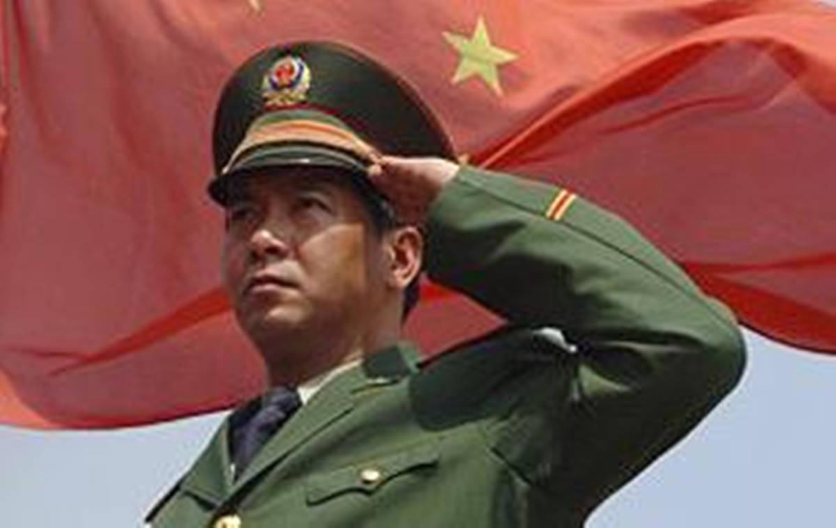 独臂长官丁晓兵，坚韧与荣耀的象征，独臂长官丁晓兵，坚韧精神与荣耀的象征