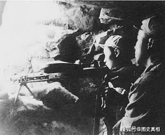 上甘岭战役中的英雄壮举，以身体堵住敌人机枪射口的英勇战士，上甘岭战役中的英勇战士，以身体堵住敌人机枪射口的壮举纪念