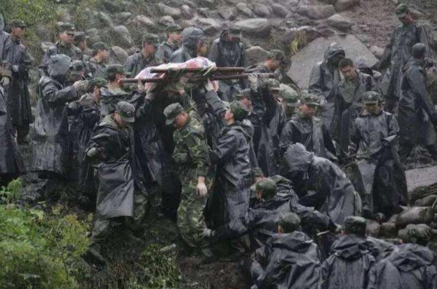 空降兵第十五军介绍，荣耀与使命的象征，空降兵第十五军，荣耀与使命的象征，英勇无畏的空中铁拳