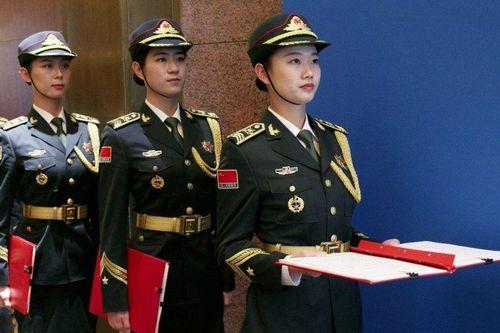 关于07式军服外观的多元视角探讨，多元视角下的07式军服外观探讨