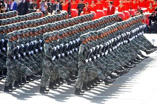 阅兵方阵多少人一排，阅兵式的规模与排列方式，阅兵方阵排列方式与规模，多少人一排揭秘