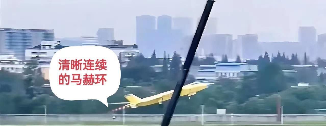 歼-20奉命起飞，中国空中力量的崭新篇章，歼-20展翅高飞，开启中国空中力量新篇章