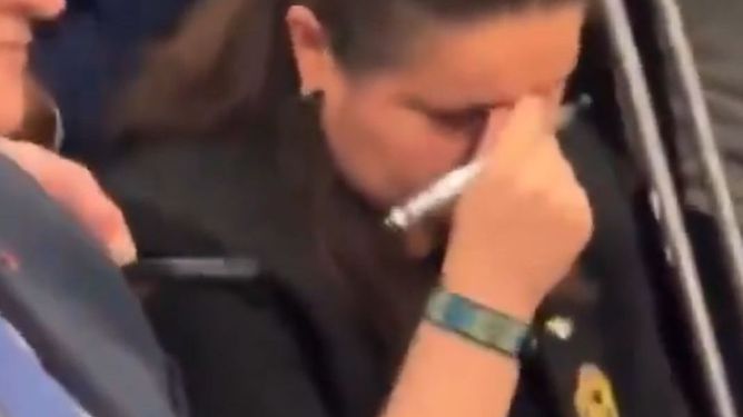 美乌总统激烈争吵,乌大使直掐眉心,透视国际关系的微妙变化,美乌总统激烈争吵背后的微妙国际关系透视,乌大使的眉间紧锁揭示深层矛盾