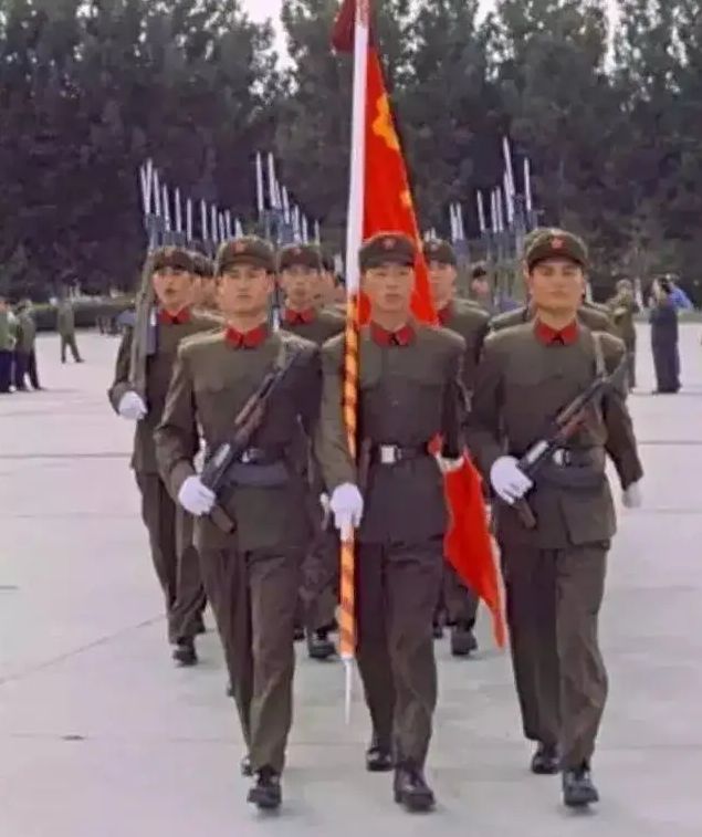儿童三军仪仗队服装图片，展现荣耀与精神的象征，儿童三军仪仗队服装，荣耀与精神的象征图片展示