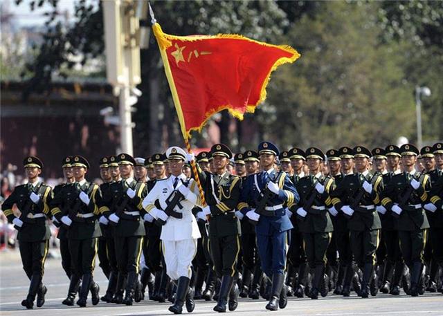 阅兵仪式上的海军出场描写，荣耀与力量的海洋，阅兵仪式上的海军风采，荣耀与力量的海洋展现