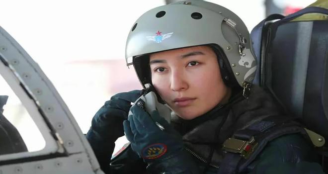中国歼-20女飞行员,展翅高飞,梦想成真,中国歼-20女飞行员,梦想翱翔,勇攀高峰