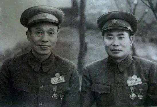 中国人民志愿军司令员兼政委，英勇无畏的领袖典范，中国人民志愿军司令员兼政委，英勇无畏的领袖典范风采