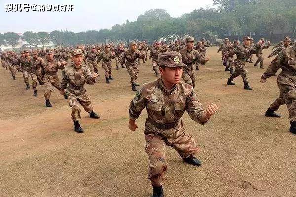 当兵能改变一个人吗，深度探讨军事经历对人的影响，军事经历如何深度影响个体，当兵能否改变人的一生？