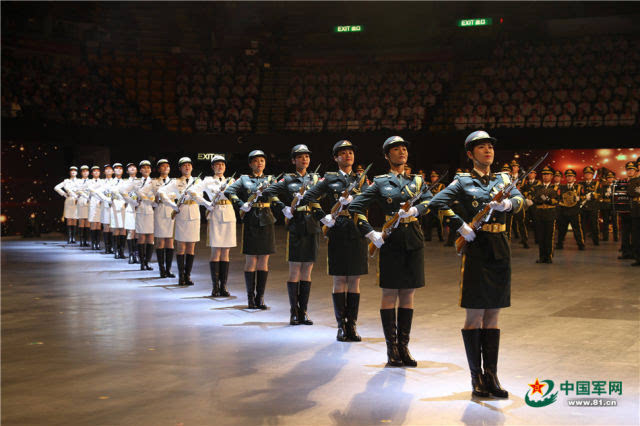 女兵列队表演，展现力量与荣耀的壮丽画卷，女兵列队表演，力量与荣耀的璀璨展现