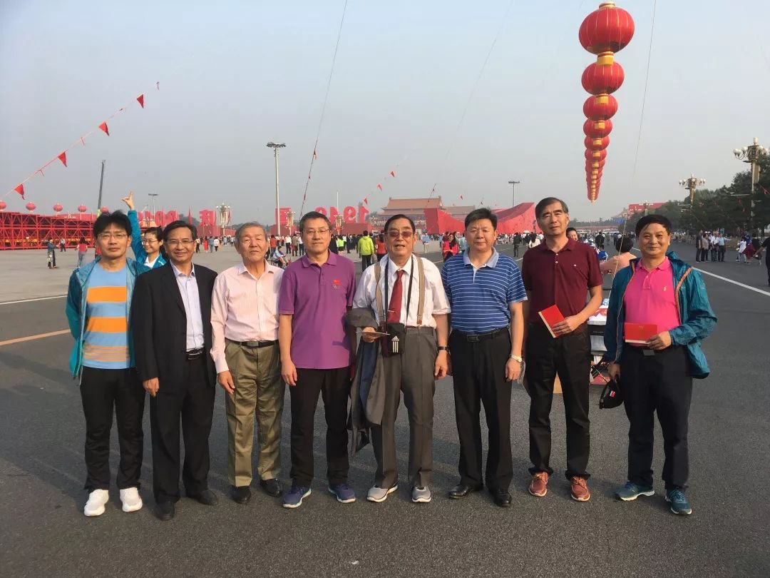 国庆70周年大阅兵出席领导，彰显国家力量与领导力，国庆70周年大阅兵展现国家力量与领导力风采