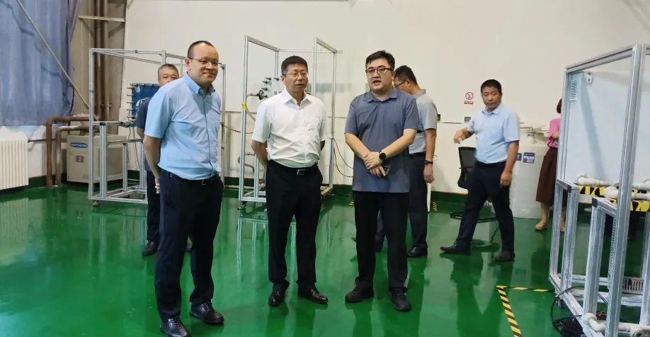秦海波，时代的浪潮中的勇者，秦海波，时代浪潮中的勇者先锋