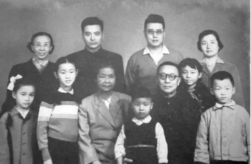邓志典，一位卓越人物的生平与事迹，邓志典，卓越人物的生平与传奇事迹