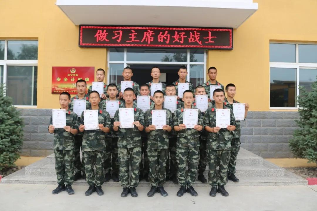 探索中国武警的标志性装备，99式武警服装图片，中国武警标志性装备探索，99式武警服装图片展示