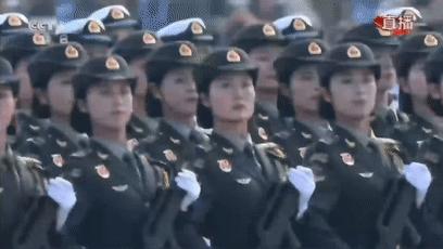 三军女兵方队，展现新时代巾帼风采的飒爽英姿，三军女兵方队，新时代巾帼风采的飒爽英姿展现