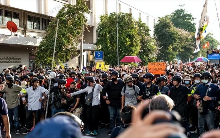 国际局势评论，多元复杂下的挑战与机遇，国际局势多元复杂背景下的挑战与机遇解析