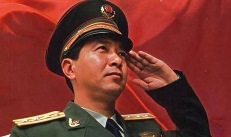 丁晓兵照片儿，一张展现英勇精神的肖像画，丁晓兵肖像画，英勇精神的生动写照
