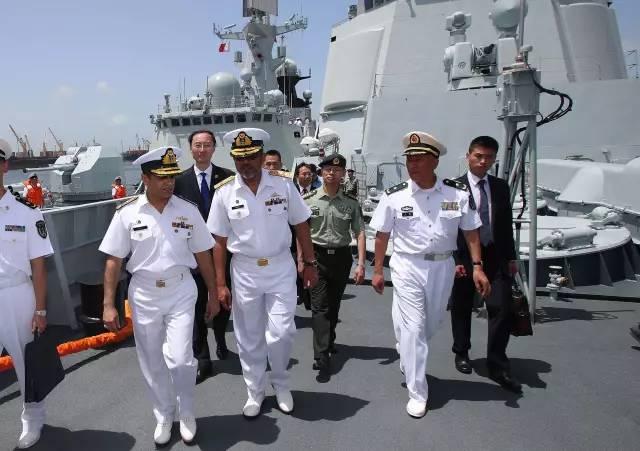 揭秘中国海军第一艘052D型导弹驱逐舰的名称与故事，中国海军首艘052D型导弹驱逐舰，命名背后的故事揭晓