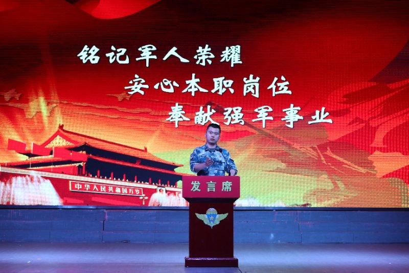 空降兵军九个旅领导的力量与担当，空降兵军九个旅领导的力量与担当，展现领导力与担当精神