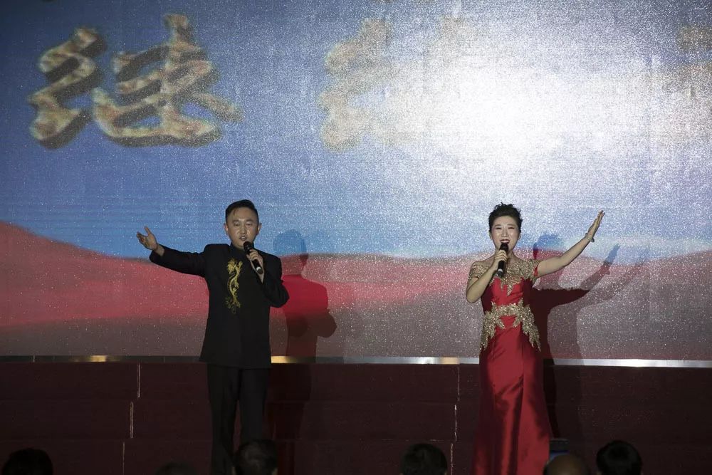 红歌一男一女对唱，歌声中的情感交融与革命情怀的共鸣，红歌男女对唱，情感交融与革命情怀的共鸣之夜