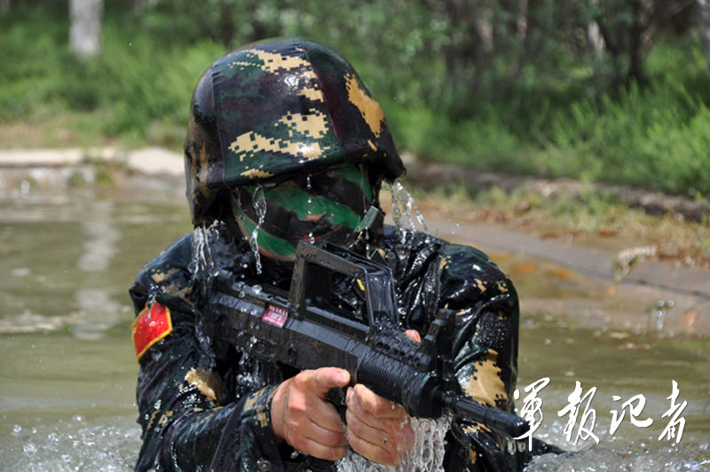中国女特种兵极限训练图片，坚韧与力量的完美展现，中国女特种兵极限训练，坚韧与力量的绝美展现