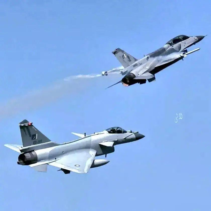 歼-10与F-16，速度之争，谁更快？，歼-10与F-16速度对决，谁更快？