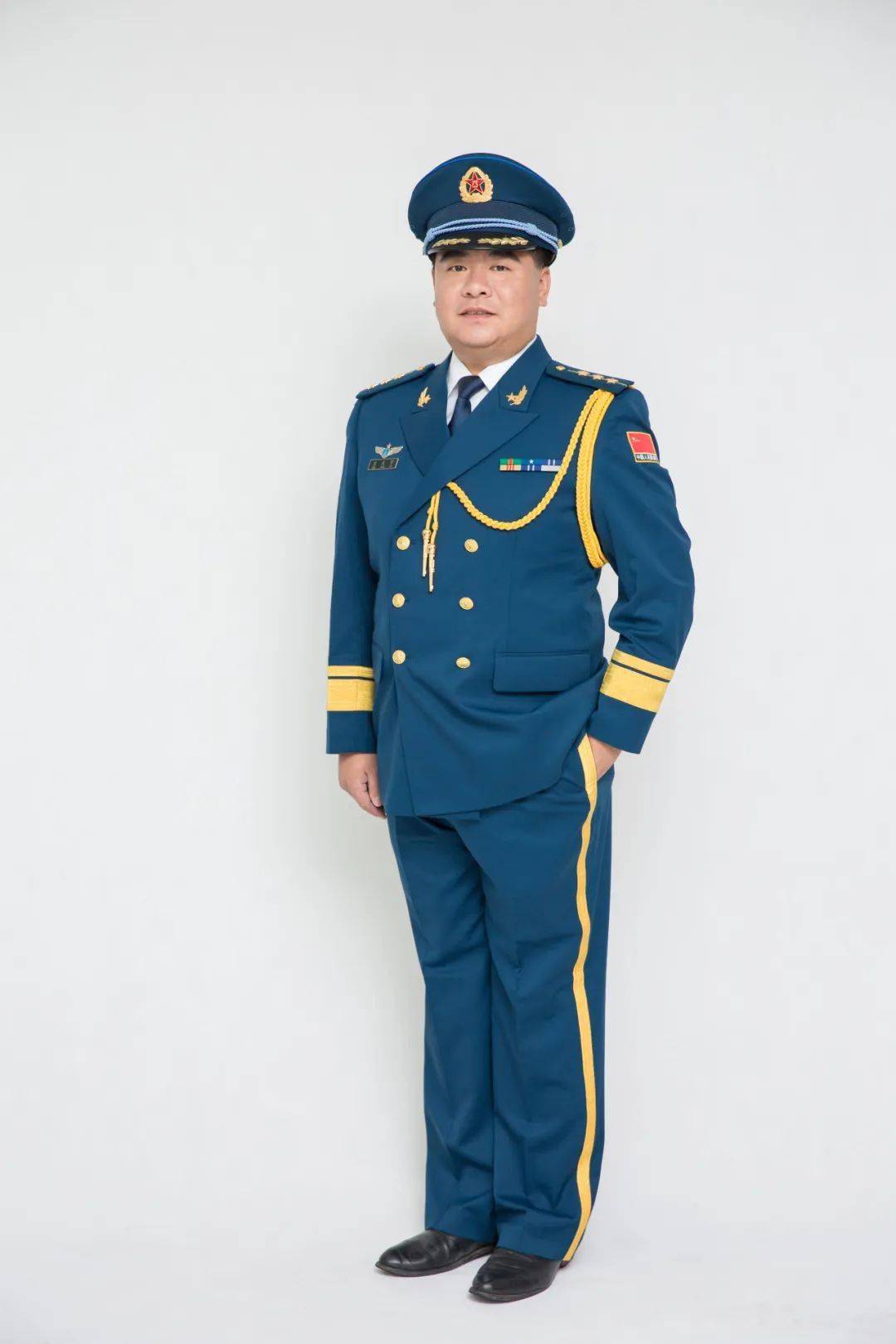 武警制服，军装还是警服？解析其深层含义与背后理念，武警制服背后的深层含义与理念解析，军装与警服的交织与探讨