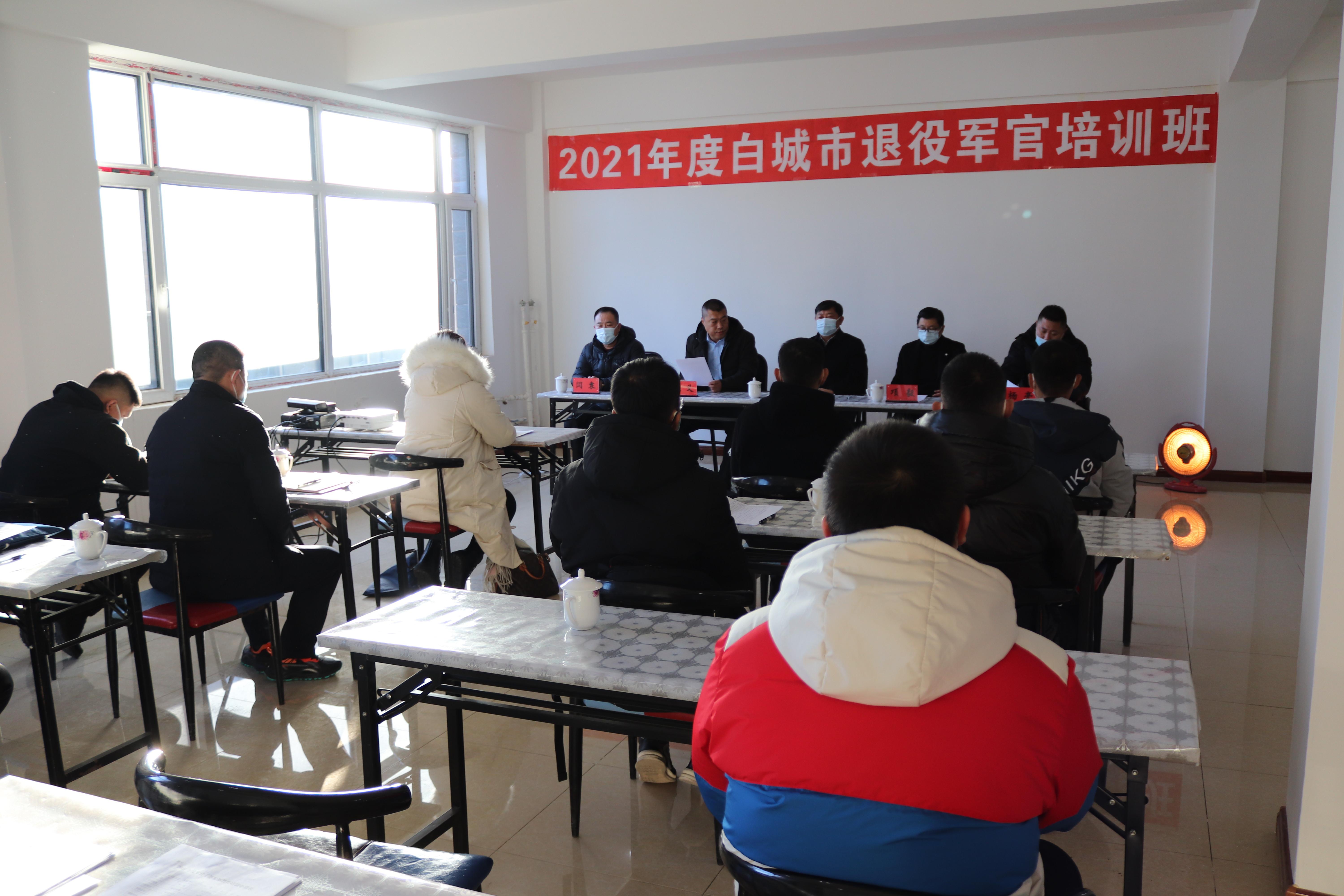 军官职业发展与晋升制度，面对长期不晋升的挑战与退役决策，军官职业发展与晋升制度，长期晋升挑战与退役决策探讨