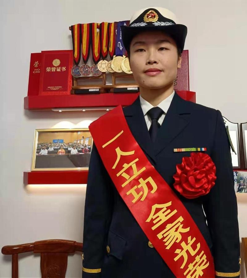 军人女风景图片的魅力与意义，军人女风景图片的魅力及其深层意义
