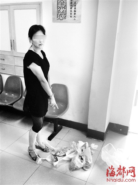 女子裤裆藏枪，社会现象下的深度解读，女子裤裆藏枪背后的社会现象深度解读