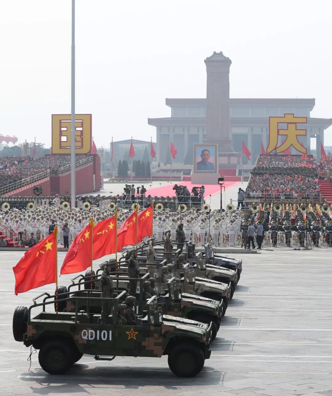 揭秘喊分列式开始的神秘人物，在2019国庆阅兵中的声音震撼世界，揭秘喊分列式开始神秘人物，阅兵声音震撼世界
