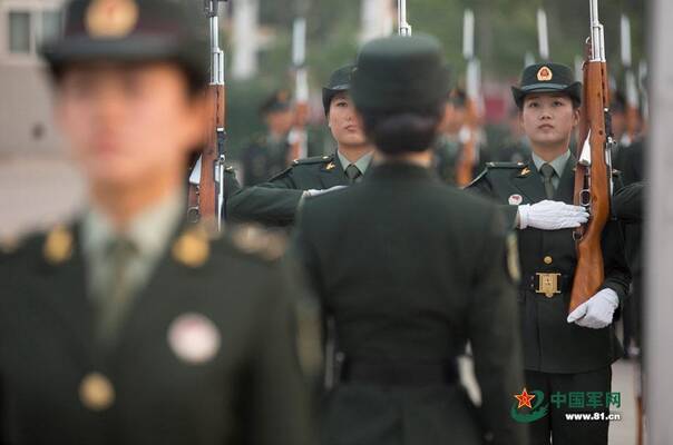 解放军女兵仪仗队完整版，荣耀与力量的展现，解放军女兵仪仗队全景展示，荣耀与力量的璀璨瞬间