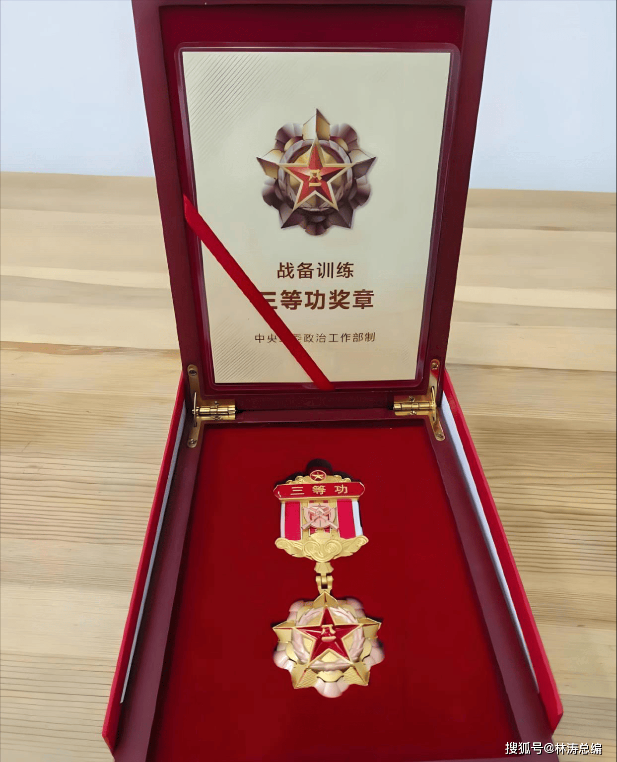八一勋章，价值非凡，荣誉无价，八一勋章，非凡价值，荣誉无疆