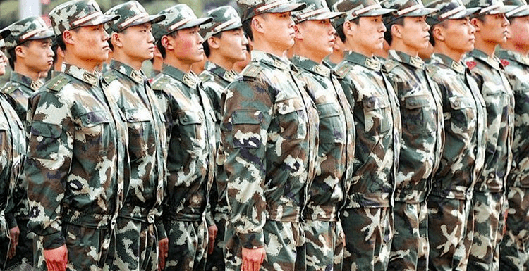 武警是否穿迷彩服？解读武警迷彩服的起源与发展，武警迷彩服的起源与发展，解读武警迷彩服的历史变迁