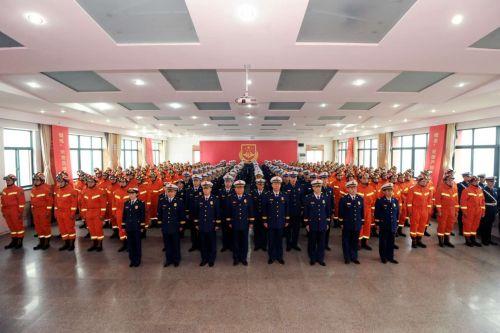 仪仗队中的旗帜守护者，举旗手的重要性与角色，仪仗队中的旗帜守护者，举旗手的核心角色与重要性