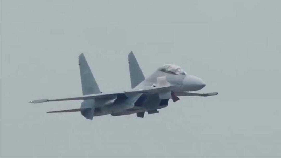 歼-16，空中巨龙的震撼实力，歼-16，空中巨龙的震撼战力