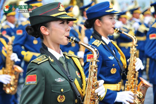 阅兵队中的女兵力量，荣耀与担当，阅兵队中的女兵，荣耀与担当的力量展现
