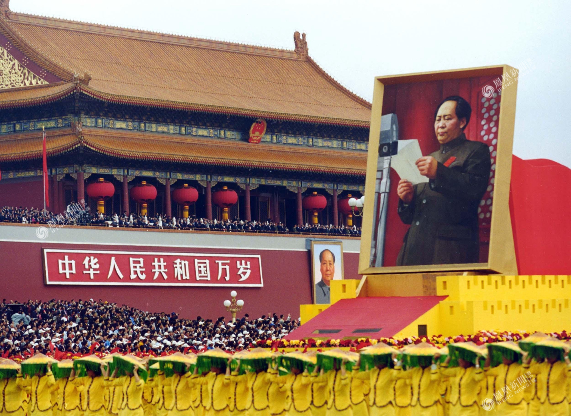 阅兵女民兵方队走过天安门广场，荣耀与力量的展现，阅兵女民兵方队荣耀走过天安门广场，力量与风采的展现