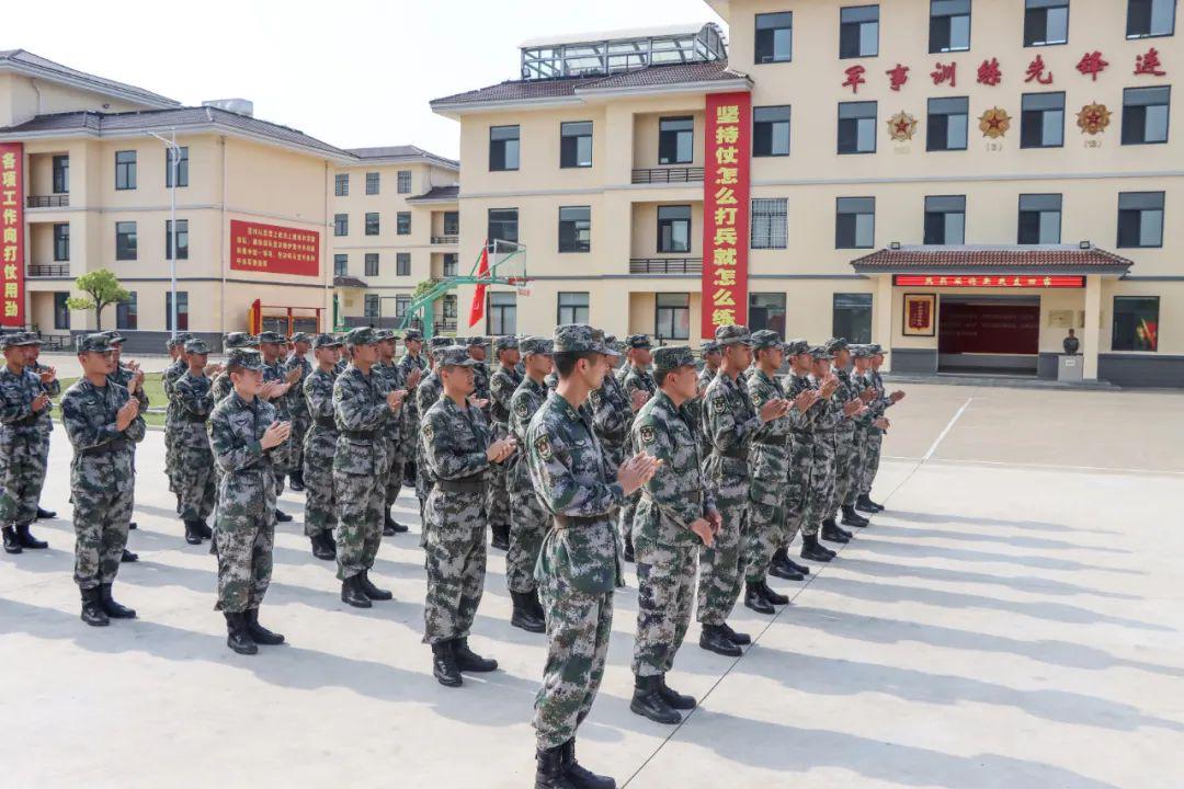 新兵下连集训，锤炼意志，锻造未来战士，新兵下连集训，锤炼意志，塑造未来战士精锐