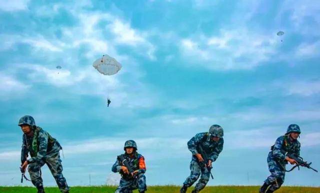 空降兵军2023年度开训仪式，新时代的征程与挑战，新时代征程下的空降兵军2023年度开训仪式挑战与启航