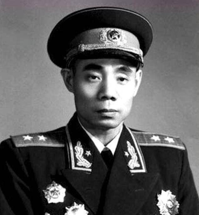 少将、中将、大将，中国军队中的高级官职，中国军队高级官职，少将、中将、大将的荣耀与担当