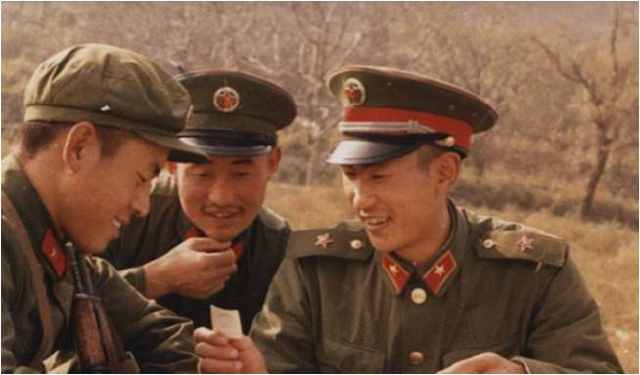 陆战军服，历史、种类与象征意义，陆战军服，历史沿革、种类多样与深层象征意义