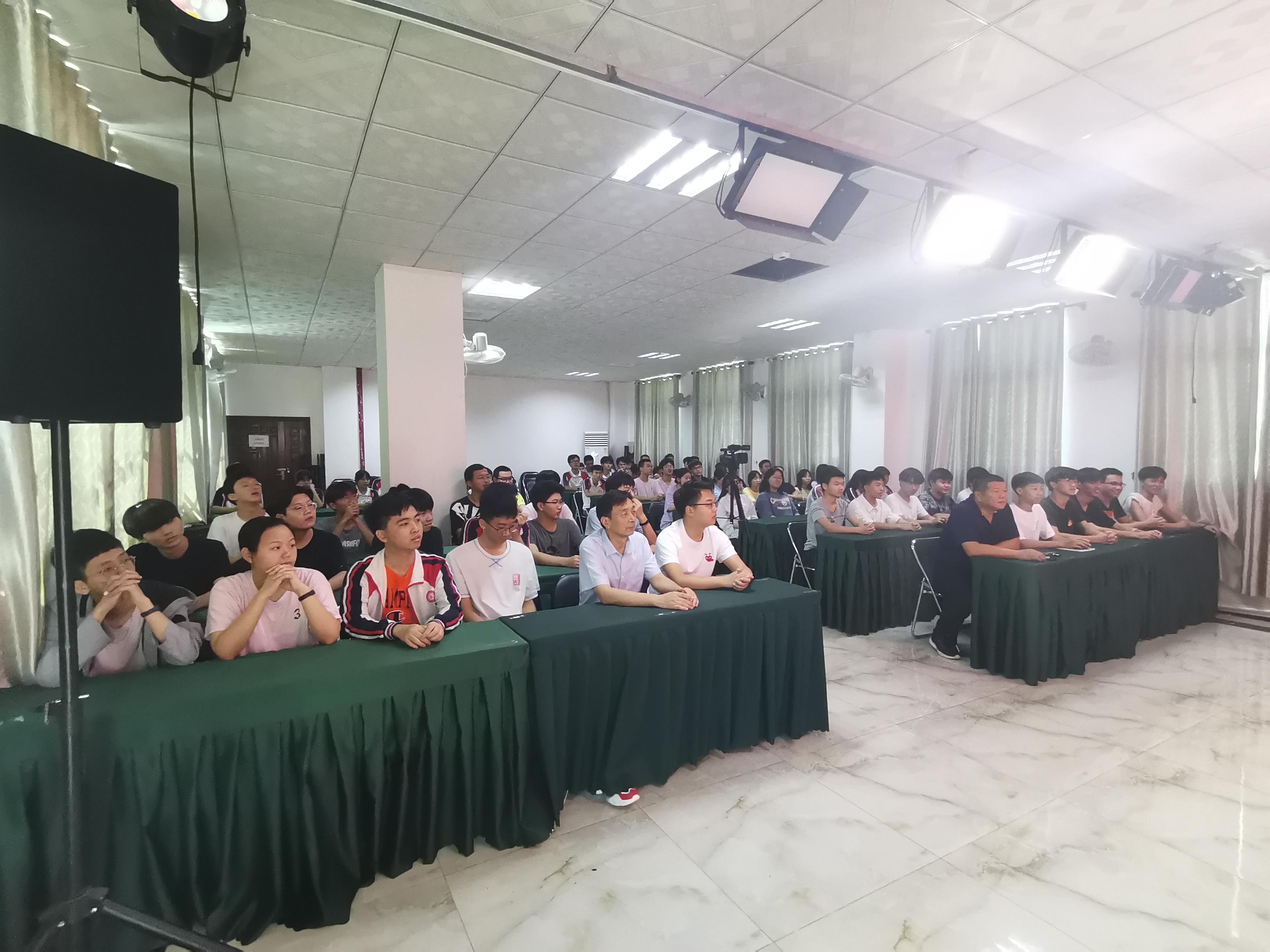 中国人民空军与解放军航空大学的辉煌篇章，中国人民空军与解放军航空大学的辉煌历程