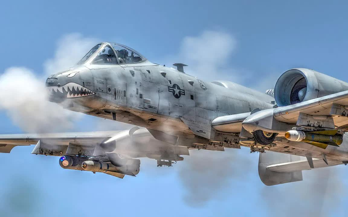 揭秘A-10轰炸机，空中巨无霸的传奇故事，揭秘传奇空中巨无霸，A-10轰炸机的故事