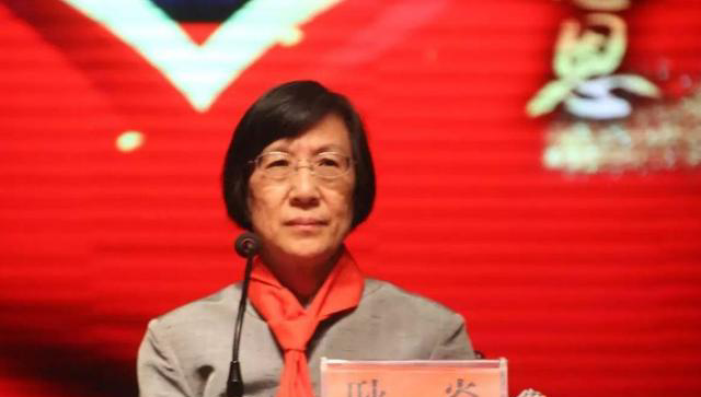 意大利女国防部长签字原图，揭示背后的故事与意义，意大利女国防部长签字背后的故事与深意揭秘